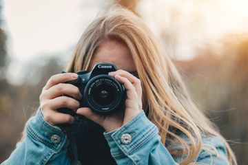 hukum menyebarkan foto orang lain ke medsos tanpa izin